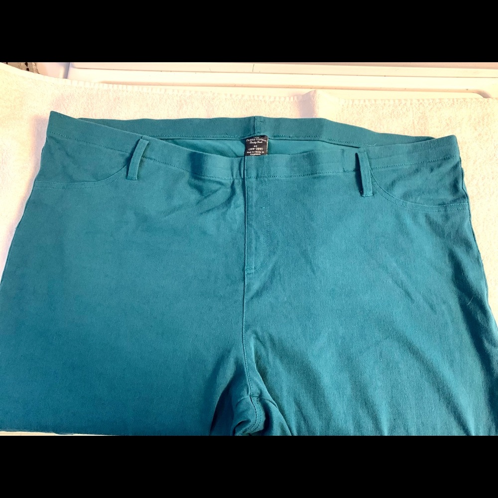 Women’s Faded Glory Teal Capris 4x (26-28)